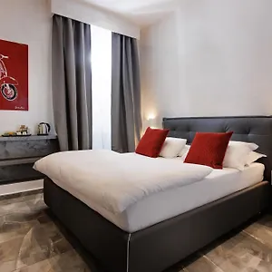 https://dolcevitasuite.it-romehotels.com